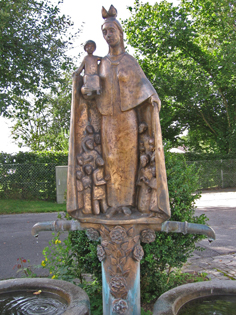 Marienbrunnen
                                              Kirche
