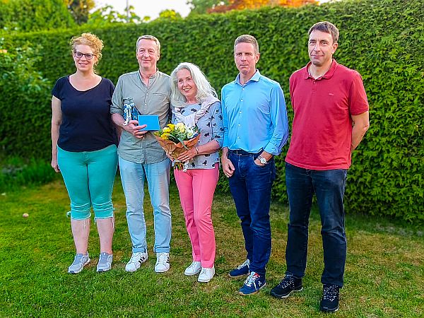 Alter und neuer
                                                    Vorstand