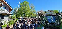 Aufstellen
                                                          des Maibaums