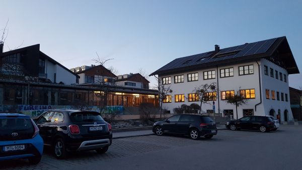 Schulhaus am
                                                Wahltag 2020